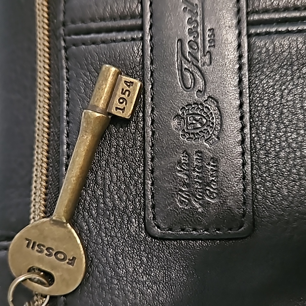 Fossil 75082 Leather Crossbody Messenger Bag with Envelope Flap - Picture 5 of 8